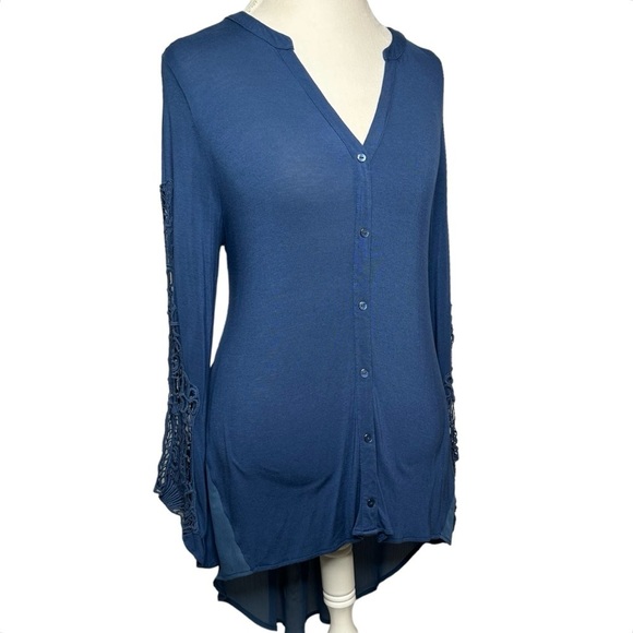A. MOON Tunic Blouse Blue High low Lace sleeves Unique style Stretch Size Large - Picture 1 of 6